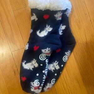 Muk Luks cozy winter slipper socks - never worn